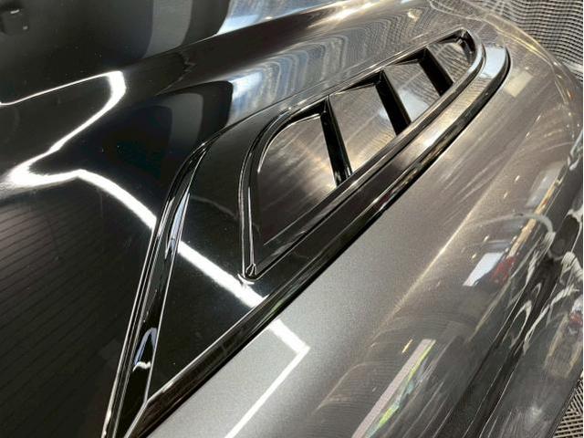 ランドローバー ディフェンダー110／セラミックプロ レギュラーメンテナンス／ボンネットベント リアスポイラーのトップコート塗布のご紹介です　東京都世田谷区のジェミーズ株式会社　渋谷区　新規のお客様大歓迎　代車　レッカー