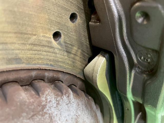 メルセデスベンツ Ｓ４００ｄの 前後パッド交換／スペーサー取付を致しました。お問合せ番号ＳＢ：１０３０６東京都世田谷区のジェミーズ株式会社　渋谷区　目黒区　港区　品川区　神奈川　横浜市　新規のお客様大歓迎　代車　レッカー