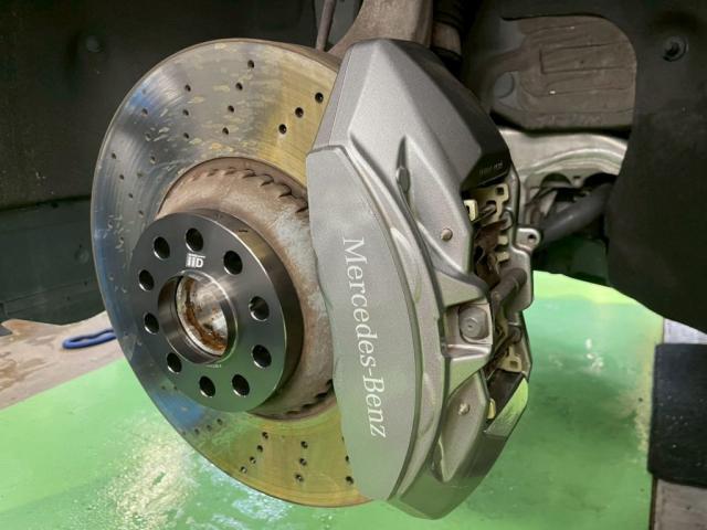 メルセデスベンツ Ｓ４００ｄの 前後パッド交換／スペーサー取付を致しました。お問合せ番号ＳＢ：１０３０６東京都世田谷区のジェミーズ株式会社　渋谷区　目黒区　港区　品川区　神奈川　横浜市　新規のお客様大歓迎　代車　レッカー