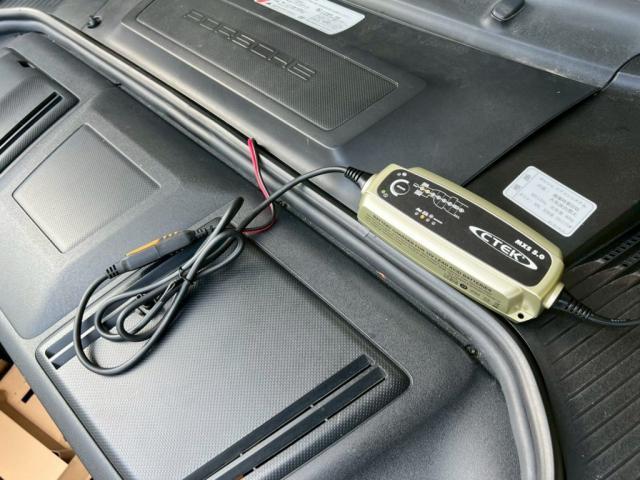 ポルシェ ９９７ターボにＣＴＥＫ（シーテック）バッテリー充電器端子の取り付けをしました。東京都世田谷区のジェミーズ株式会社　渋谷区　目黒区　港区　品川区　神奈川　横浜市　新規のお客様大歓迎　代車　レッカー