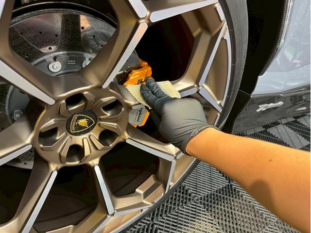 ランボルギーニ ウルスペルフォルマンテ／ファインラボ セラミックウルトラV2＋オリジナルセラミック／ホイール／インテリアコーティングのご紹介です　東京都世田谷区のジェミーズ株式会社　渋谷区　新規のお客様大歓迎　代車　レッカー