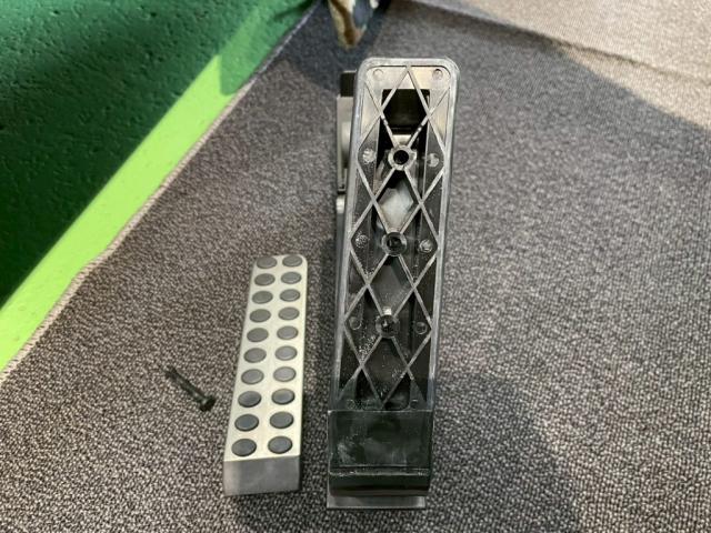 メルセデスベンツ Ｇ３５０ｄのアクセルスペーサーの取付を致しました。お問合せ番号ＳＢ：１０３８９東京都世田谷区のジェミーズ株式会社　渋谷区　目黒区　港区　品川区　神奈川　横浜市　新規のお客様大歓迎　代車　レッカー