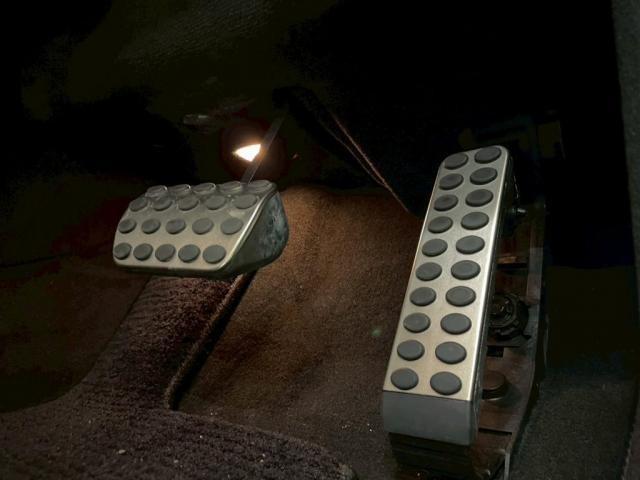 メルセデスベンツ Ｇ３５０ｄのアクセルスペーサーの取付を致しました。お問合せ番号ＳＢ：１０３８９東京都世田谷区のジェミーズ株式会社　渋谷区　目黒区　港区　品川区　神奈川　横浜市　新規のお客様大歓迎　代車　レッカー