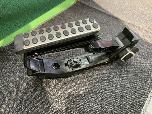 メルセデスベンツ Ｇ３５０ｄのアクセルスペーサーの取付を致しました。お問合せ番号ＳＢ：１０３８９東京都世田谷区のジェミーズ株式会社　渋谷区　目黒区　港区　品川区　神奈川　横浜市　新規のお客様大歓迎　代車　レッカー