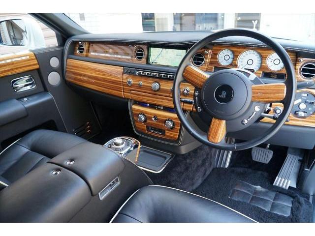 入庫情報 2016年モデル Rolls-Royceファントム ＳＷＢ スターライト リアモニター ディーラー車　東京都世田谷区のジェミーズ株式会社　渋谷区　目黒区　港区　品川区　神奈川　横浜市　新規のお客様大歓迎　代車　レッカー