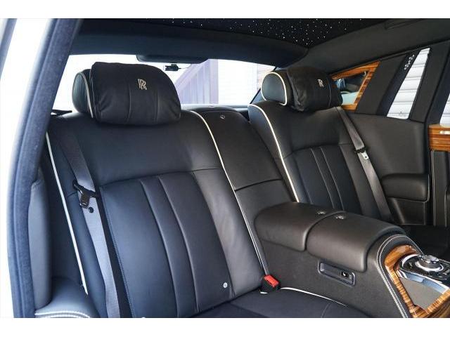 入庫情報 2016年モデル Rolls-Royceファントム ＳＷＢ スターライト リアモニター ディーラー車　東京都世田谷区のジェミーズ株式会社　渋谷区　目黒区　港区　品川区　神奈川　横浜市　新規のお客様大歓迎　代車　レッカー