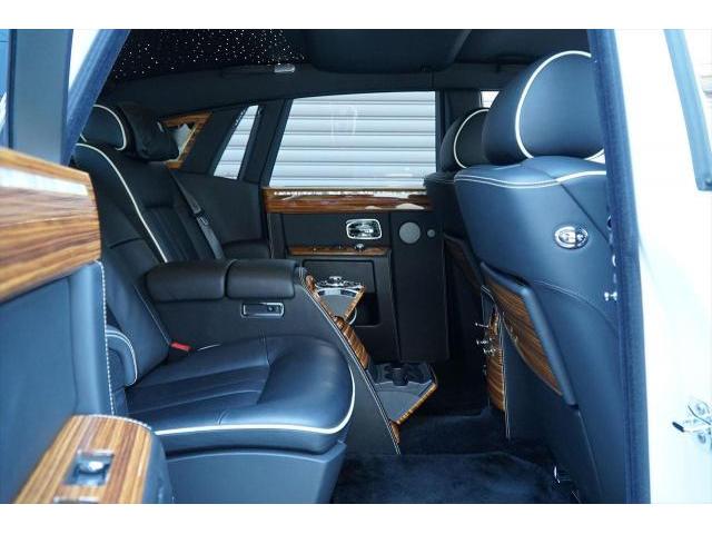 入庫情報 2016年モデル Rolls-Royceファントム ＳＷＢ スターライト リアモニター ディーラー車　東京都世田谷区のジェミーズ株式会社　渋谷区　目黒区　港区　品川区　神奈川　横浜市　新規のお客様大歓迎　代車　レッカー