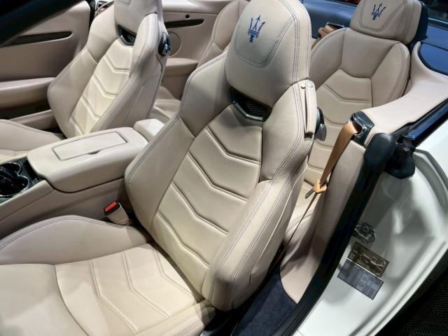 マセラティ グランカブリオ の傷んでしまったシートリペア致しました。東京都世田谷区のジェミーズ株式会社　渋谷区　目黒区　港区　品川区　神奈川　横浜市　新規のお客様大歓迎　代車　レッカー