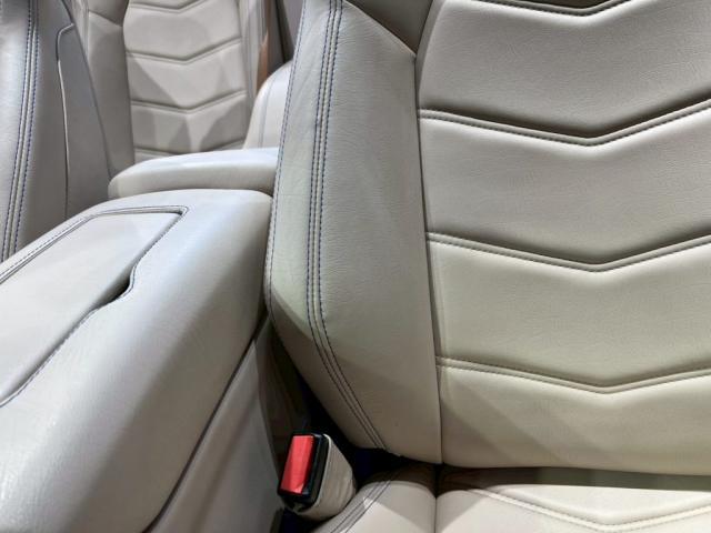 マセラティ グランカブリオ の傷んでしまったシートリペア致しました。東京都世田谷区のジェミーズ株式会社　渋谷区　目黒区　港区　品川区　神奈川　横浜市　新規のお客様大歓迎　代車　レッカー