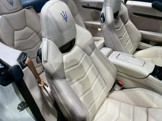 マセラティ グランカブリオ の傷んでしまったシートリペア致しました。東京都世田谷区のジェミーズ株式会社　渋谷区　目黒区　港区　品川区　神奈川　横浜市　新規のお客様大歓迎　代車　レッカー