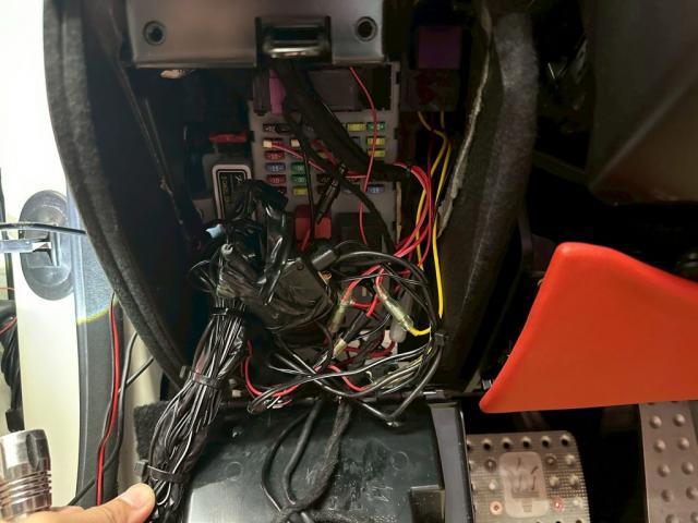 マセラティ クワトロポルテにユピテル製レーダー探知機（Ｚ３１００）の取付を致しました。お問合せ番号ＳＢ：１０４０４東京都世田谷区のジェミーズ株式会社　渋谷区　目黒区　港区　品川区　神奈川　横浜市　新規のお客様大歓迎　代車　レッカー