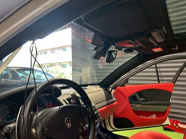 マセラティ クワトロポルテにユピテル製レーダー探知機（Ｚ３１００）の取付を致しました。お問合せ番号ＳＢ：１０４０４東京都世田谷区のジェミーズ株式会社　渋谷区　目黒区　港区　品川区　神奈川　横浜市　新規のお客様大歓迎　代車　レッカー