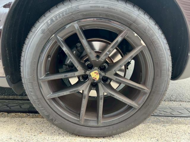 ポルシェ マカンのアルミホイールリペアを致しました。お問合せ番号ＳＢ：１０４００東京都世田谷区のジェミーズ株式会社　渋谷区　目黒区　港区　品川区　神奈川　横浜市　新規のお客様大歓迎　代車　レッカー