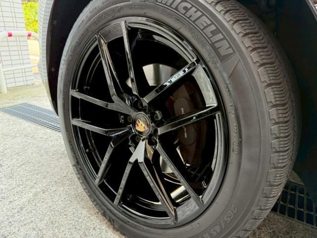 ポルシェ マカンのアルミホイールリペアを致しました。お問合せ番号ＳＢ：１０４００東京都世田谷区のジェミーズ株式会社　渋谷区　目黒区　港区　品川区　神奈川　横浜市　新規のお客様大歓迎　代車　レッカー