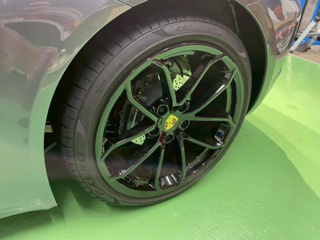ポルシェ ７１８ケイマンにホイールリムガード（アロイゲーター）の取付けカスタムを致しました。お問合せ番号ＳＢ：１０３８２東京都世田谷区のジェミーズ株式会社　渋谷区　目黒区　港区　品川区　神奈川　横浜市　新規のお客様大歓迎　代車　レッカー