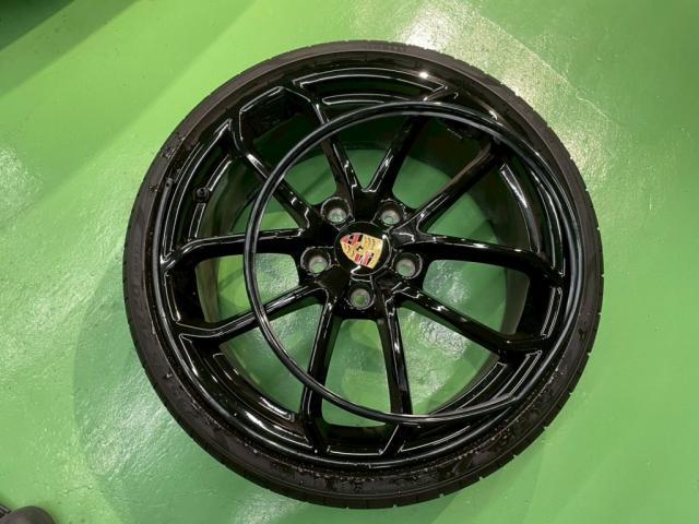 ポルシェ ７１８ケイマンにホイールリムガード（アロイゲーター）の取付けカスタムを致しました。お問合せ番号ＳＢ：１０３８２東京都世田谷区のジェミーズ株式会社　渋谷区　目黒区　港区　品川区　神奈川　横浜市　新規のお客様大歓迎　代車　レッカー