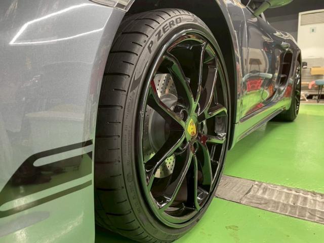 ポルシェ ７１８ケイマンにホイールリムガード（アロイゲーター）の取付けカスタムを致しました。お問合せ番号ＳＢ：１０３８２東京都世田谷区のジェミーズ株式会社　渋谷区　目黒区　港区　品川区　神奈川　横浜市　新規のお客様大歓迎　代車　レッカー