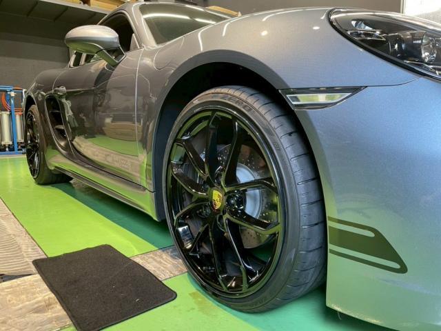 ポルシェ ７１８ケイマンにホイールリムガード（アロイゲーター）の取付けカスタムを致しました。お問合せ番号ＳＢ：１０３８２東京都世田谷区のジェミーズ株式会社　渋谷区　目黒区　港区　品川区　神奈川　横浜市　新規のお客様大歓迎　代車　レッカー