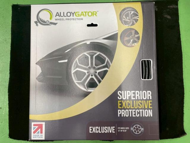 アストンマーティン ＤＢＸにホイールリムガード（アロイゲーター）の取付を致しました。お問合せ番号ＳＢ：１０４３８東京都世田谷区のジェミーズ株式会社　渋谷区　目黒区　港区　品川区　神奈川　横浜市　新規のお客様大歓迎　代車　レッカー