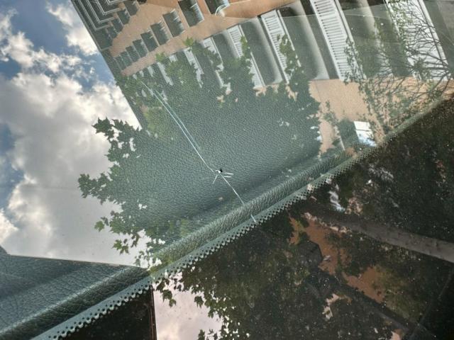 メルセデスベンツ Ｃ１８０のフロントガラス交換を致しました。お問合せ番号ＳＢ：１０５０６東京都世田谷区のジェミーズ株式会社　渋谷区　目黒区　港区　品川区　神奈川　横浜市　新規のお客様大歓迎　代車　レッカー