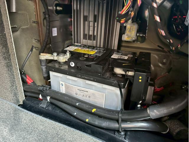 ベントレーコンチネンタルＧＴのバッテリー交換作業を致しました。お問合せ番号ＳＢ：１０５００東京都世田谷区のジェミーズ株式会社　渋谷区　目黒区　港区　品川区　神奈川　横浜市　新規のお客様大歓迎　代車　レッカー