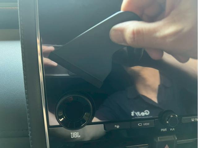 トヨタ アルファードのインテリア液晶パネルに保護フィルムの貼り付けを致しました。お問合せ番号ＳＢ：１０４１２東京都世田谷区のジェミーズ株式会社　渋谷区　目黒区　港区　品川区　神奈川　横浜市　新規のお客様大歓迎　代車　レッカー