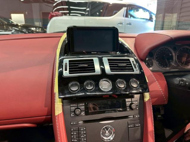 アストンマーティン ヴァンテージにレーダー探知機の取付カスタムを致しました。お問合せ番号ＳＢ：１０５１７東京都世田谷区のジェミーズ株式会社　渋谷区　目黒区　港区　品川区　神奈川　横浜市　新規のお客様大歓迎　代車　レッカー