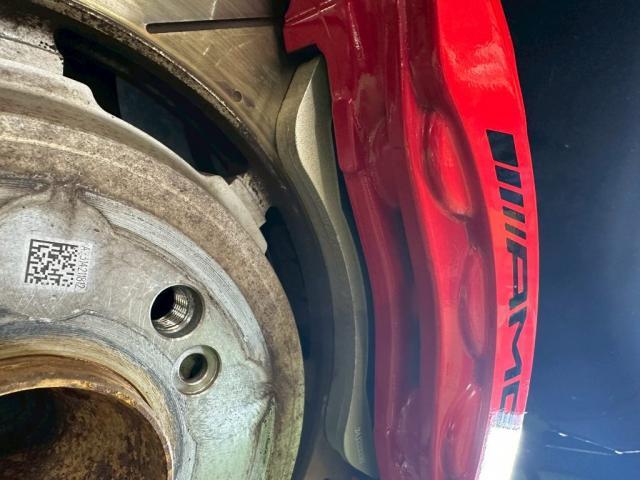 メルセデスＡＭＧ Ｃ６３ｓの 前後パッド交換を致しました。お問合せ番号ＳＢ：１０５１５東京都世田谷区のジェミーズ株式会社　渋谷区　目黒区　港区　品川区　神奈川　横浜市　新規のお客様大歓迎　代車　レッカー