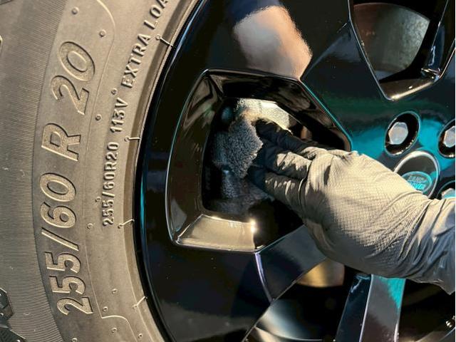 新車ランドローバー ディフェンダー110／セラミックプロイオン2層／ホイール＆キャリパー／サンルーフガラスコーティングのご紹介です　東京都世田谷区のジェミーズ株式会社　渋谷区　目黒区　港区　品川区　新規のお客様大歓迎　代車　レッカー
