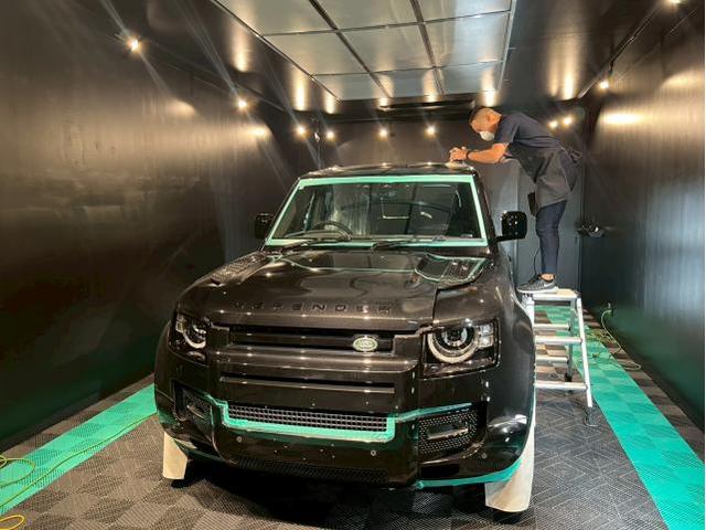 新車ランドローバー ディフェンダー110／セラミックプロイオン2層／ホイール＆キャリパー／サンルーフガラスコーティングのご紹介です　東京都世田谷区のジェミーズ株式会社　渋谷区　目黒区　港区　品川区　新規のお客様大歓迎　代車　レッカー