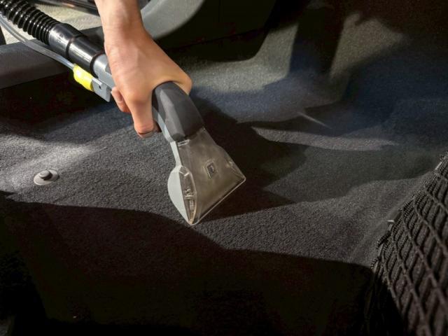メルセデスベンツ C180ワゴン／リンサークリーナーのご紹介です　東京都世田谷区のジェミーズ株式会社　渋谷区　目黒区　港区　品川区　神奈川　横浜市　新規のお客様大歓迎　代車　レッカー