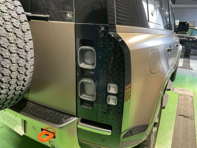 ランドローバー ディフェンダー110│テールレンズカバー取付【世田谷区】お問合せ番号SB:10693東京都世田谷区のジェミーズ株式会社 渋谷区 目黒区 港区 品川区 神奈川 横浜市 新規のお客様大歓迎 代車 レッカー
