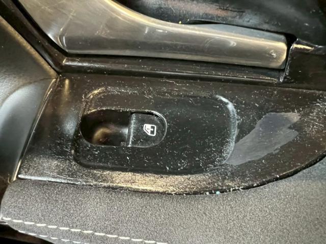 マセラティ グランカブリオ｜内装インテリアのべたつき除去【世田谷区】お問合せ番号ＳＢ：１０７０３東京都世田谷区のジェミーズ株式会社　渋谷区　目黒区　港区　品川区　神奈川　横浜市　新規のお客様大歓迎　代車　レッカー