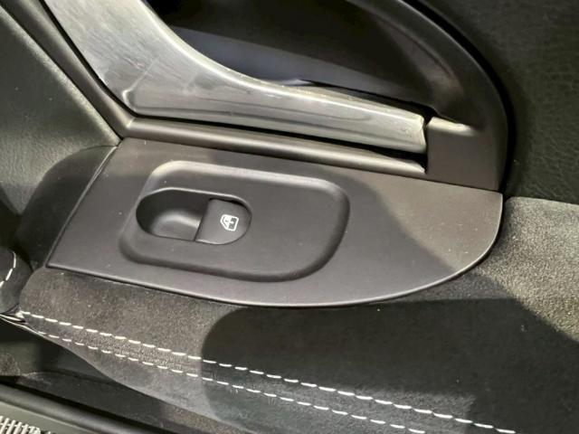 マセラティ グランカブリオ｜内装インテリアのべたつき除去【世田谷区】お問合せ番号ＳＢ：１０７０３東京都世田谷区のジェミーズ株式会社　渋谷区　目黒区　港区　品川区　神奈川　横浜市　新規のお客様大歓迎　代車　レッカー