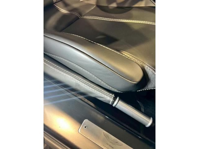 アストンマーティン V8ヴァンテージロードスター│ シートリペア【世田谷区】東京都世田谷区のジェミーズ株式会社 渋谷区 目黒区 港区 品川区 神奈川 横浜市 新規のお客様大歓迎 代車 レッカー