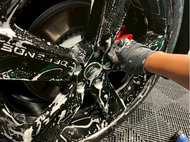 新車ランドローバー ディフェンダー110／セラミックプロイオン2層／ウィンドウ／ホイールコーティングのご紹介です　東京都世田谷区のジェミーズ株式会社　渋谷区　目黒区　港区　品川区　神奈川　横浜市　川崎市　新規のお客様大歓迎　代車　レッカー