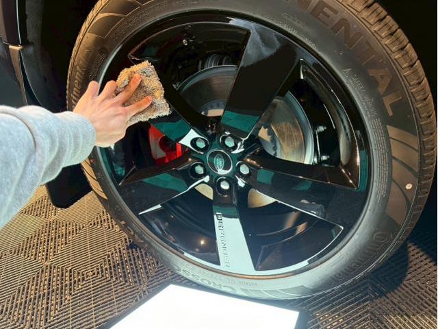 新車ランドローバー ディフェンダー110／セラミックプロイオン2層／ウィンドウ／ホイールコーティングのご紹介です　東京都世田谷区のジェミーズ株式会社　渋谷区　目黒区　港区　品川区　神奈川　横浜市　川崎市　新規のお客様大歓迎　代車　レッカー