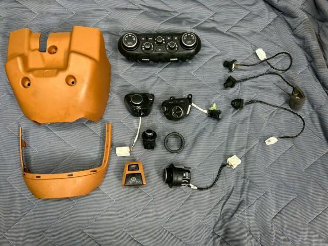 フェラーリ Ｆ１２｜内装インテリアのべたつき除去【世田谷区】お問合せ番号ＳＢ：１０６７０東京都世田谷区のジェミーズ株式会社　渋谷区　目黒区　港区　品川区　神奈川　横浜市　新規のお客様大歓迎　代車　レッカー