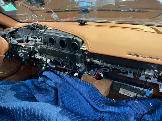 フェラーリ Ｆ１２｜内装インテリアのべたつき除去【世田谷区】お問合せ番号ＳＢ：１０６７０東京都世田谷区のジェミーズ株式会社　渋谷区　目黒区　港区　品川区　神奈川　横浜市　新規のお客様大歓迎　代車　レッカー