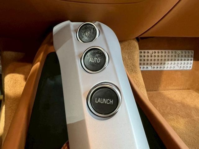 フェラーリ Ｆ１２｜内装インテリアのべたつき除去【世田谷区】お問合せ番号ＳＢ：１０６７０東京都世田谷区のジェミーズ株式会社　渋谷区　目黒区　港区　品川区　神奈川　横浜市　新規のお客様大歓迎　代車　レッカー