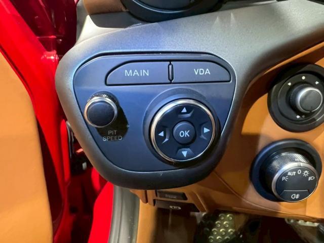 フェラーリ Ｆ１２｜内装インテリアのべたつき除去【世田谷区】お問合せ番号ＳＢ：１０６７０東京都世田谷区のジェミーズ株式会社　渋谷区　目黒区　港区　品川区　神奈川　横浜市　新規のお客様大歓迎　代車　レッカー