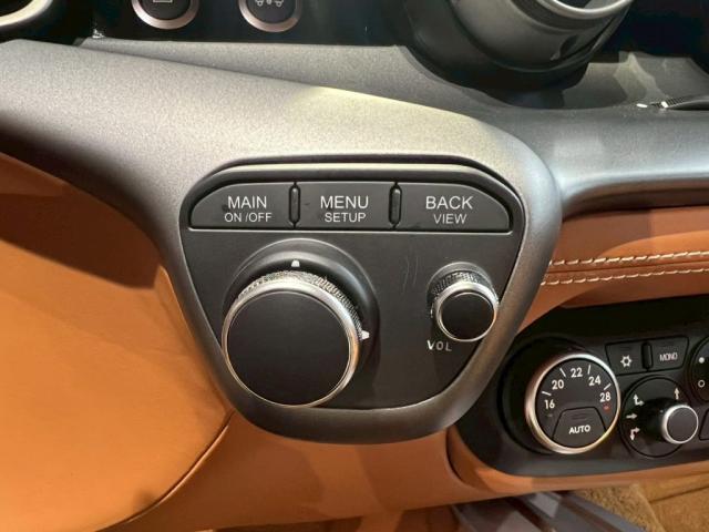 フェラーリ Ｆ１２｜内装インテリアのべたつき除去【世田谷区】お問合せ番号ＳＢ：１０６７０東京都世田谷区のジェミーズ株式会社　渋谷区　目黒区　港区　品川区　神奈川　横浜市　新規のお客様大歓迎　代車　レッカー