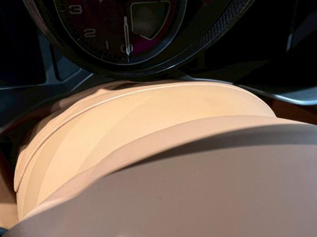 フェラーリ Ｆ１２｜内装インテリアのべたつき除去【世田谷区】お問合せ番号ＳＢ：１０６７０東京都世田谷区のジェミーズ株式会社　渋谷区　目黒区　港区　品川区　神奈川　横浜市　新規のお客様大歓迎　代車　レッカー