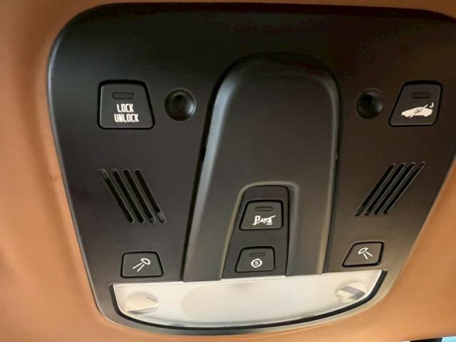 フェラーリ Ｆ１２｜内装インテリアのべたつき除去【世田谷区】お問合せ番号ＳＢ：１０６７０東京都世田谷区のジェミーズ株式会社　渋谷区　目黒区　港区　品川区　神奈川　横浜市　新規のお客様大歓迎　代車　レッカー