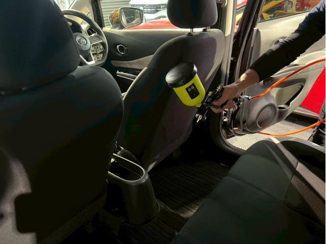 日産 ノート／【ペットの掃除】リンサークリーニング／ナノゾーンコートモビリティ光触媒コーティングのご紹介です　東京都世田谷区のジェミーズ株式会社　渋谷区　目黒区　港区　品川区　神奈川　横浜市　川崎市　新規のお客様大歓迎　代車　レッカー