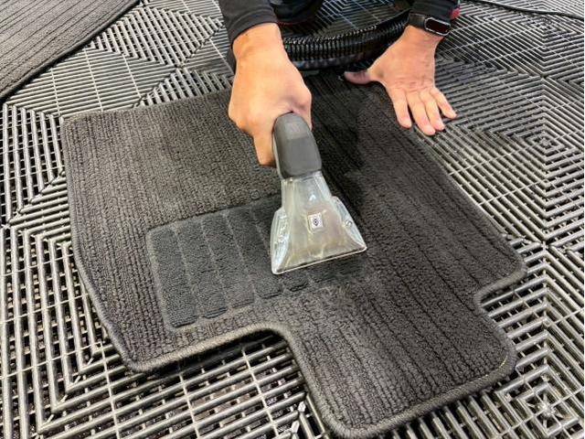 日産 ノート／【ペットの掃除】リンサークリーニング／ナノゾーンコートモビリティ光触媒コーティングのご紹介です　東京都世田谷区のジェミーズ株式会社　渋谷区　目黒区　港区　品川区　神奈川　横浜市　川崎市　新規のお客様大歓迎　代車　レッカー