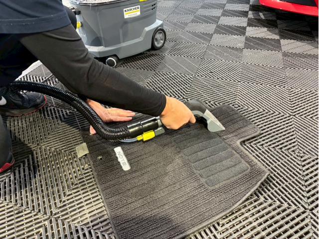 日産 ノート／【ペットの掃除】リンサークリーニング／ナノゾーンコートモビリティ光触媒コーティングのご紹介です　東京都世田谷区のジェミーズ株式会社　渋谷区　目黒区　港区　品川区　神奈川　横浜市　川崎市　新規のお客様大歓迎　代車　レッカー