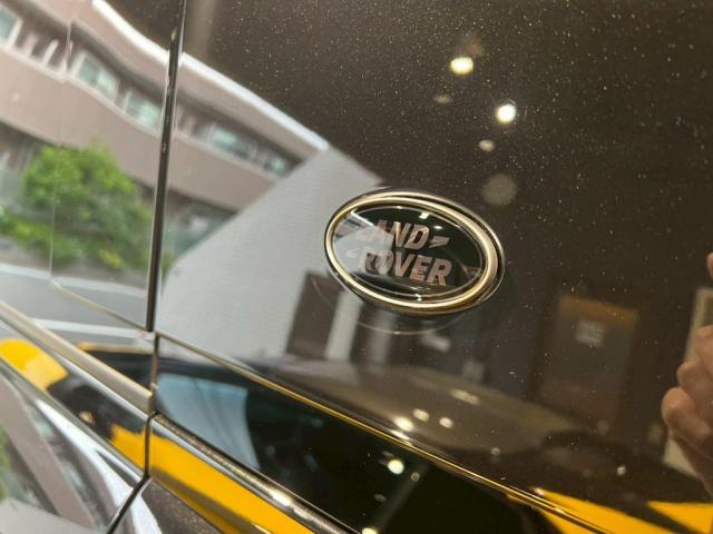 ランドローバー ディフェンダー │ヘッドライト／エンブレムスモークプロテクションフィルム施工【世田谷区】お問合せ番号ＳＢ：１０６２１東京都世田谷区のジェミーズ株式会社　渋谷区　目黒区　港区　品川区　神奈川　横浜市　新規のお客様大歓迎　代車　