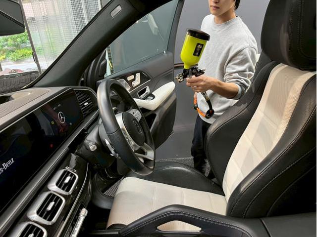 メルセデスベンツ GLE300d／【ジュースこぼしの掃除】リンサークリーニング／ナノゾーンコートモビリティ光触媒コーティングのご紹介です　東京都世田谷区のジェミーズ株式会社　渋谷区　目黒区　港区　品川区　新規のお客様大歓迎　代車　レッカー