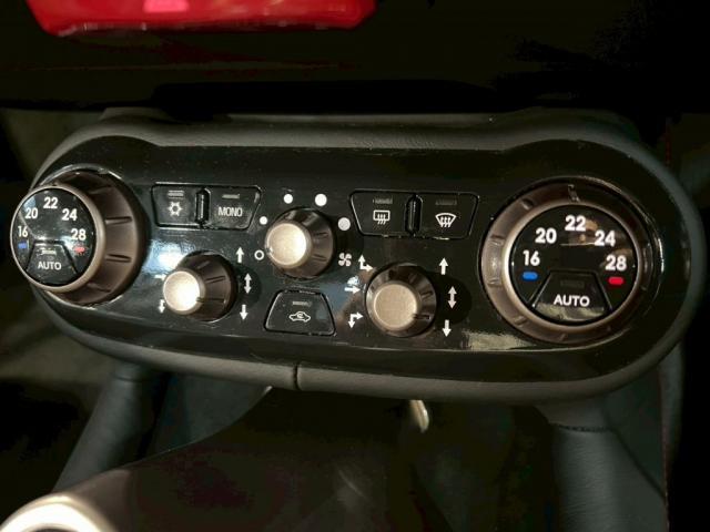 フェラーリ カリフォルニア｜内装インテリアのべたつき除去【世田谷区】お問合せ番号ＳＢ：１０７３３東京都世田谷区のジェミーズ株式会社　渋谷区　目黒区　港区　品川区　神奈川　横浜市　新規のお客様大歓迎　代車　レッカー